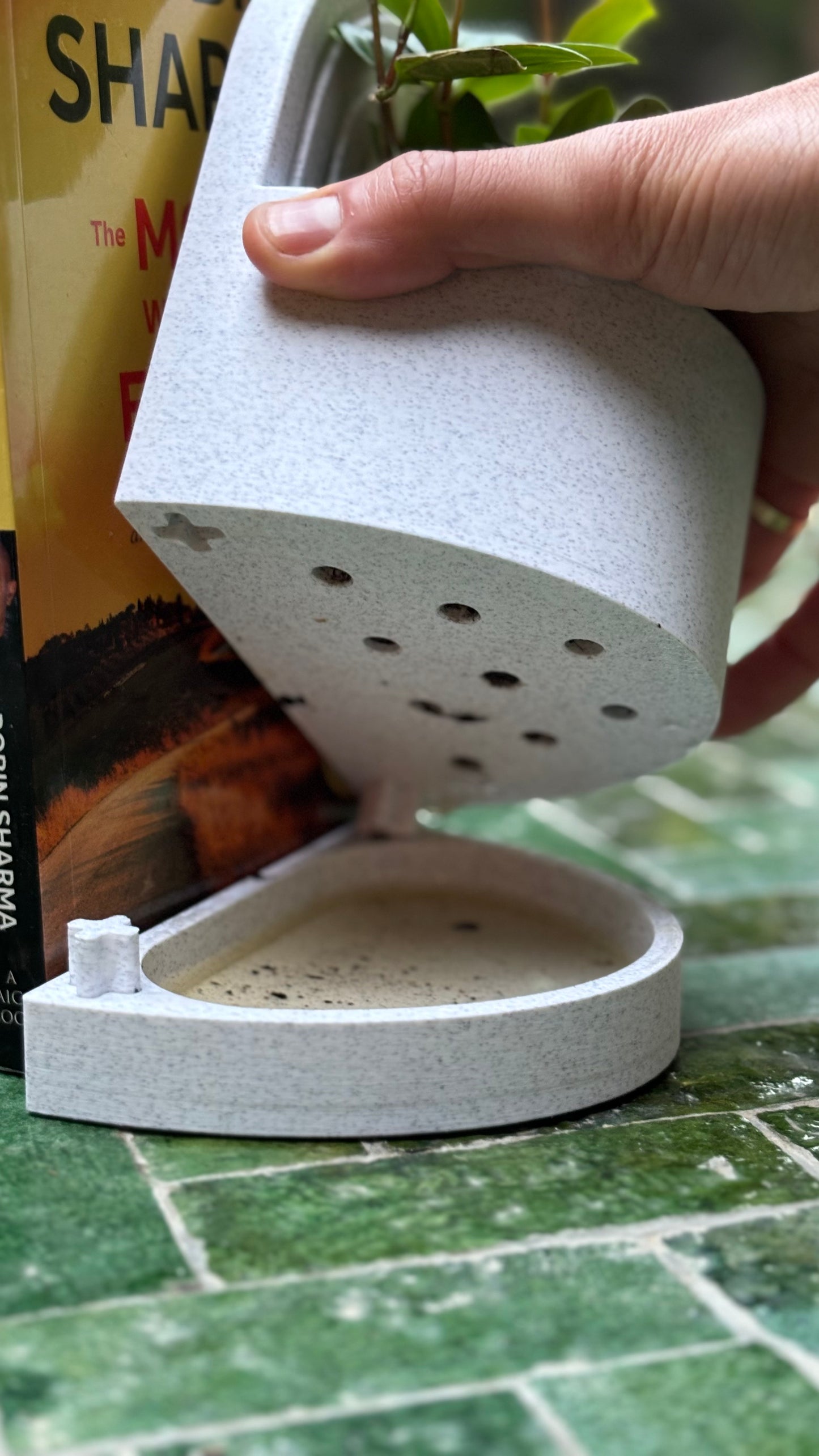Bookend Planter With Water Reservoir