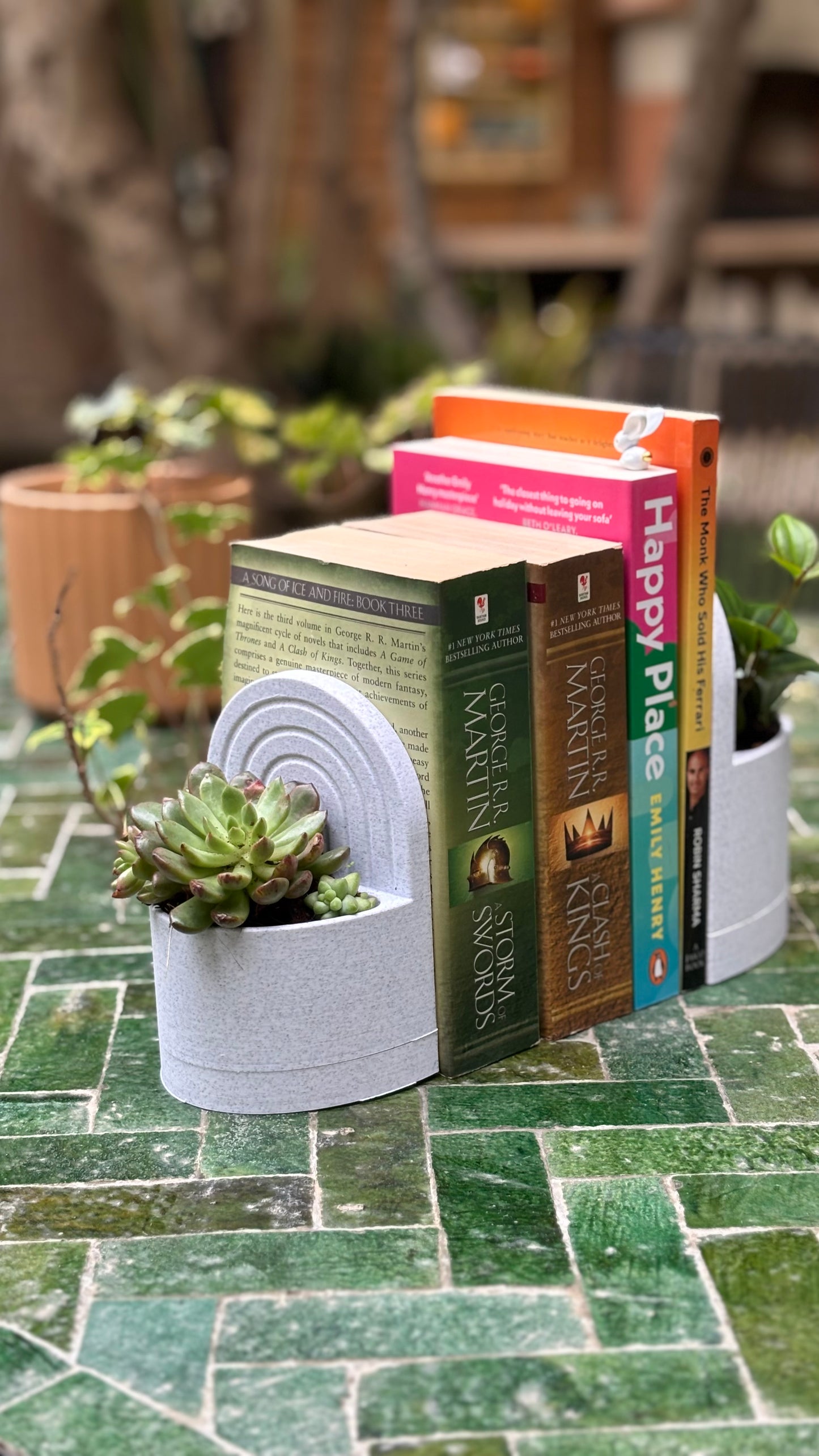 Bookend Planter With Water Reservoir